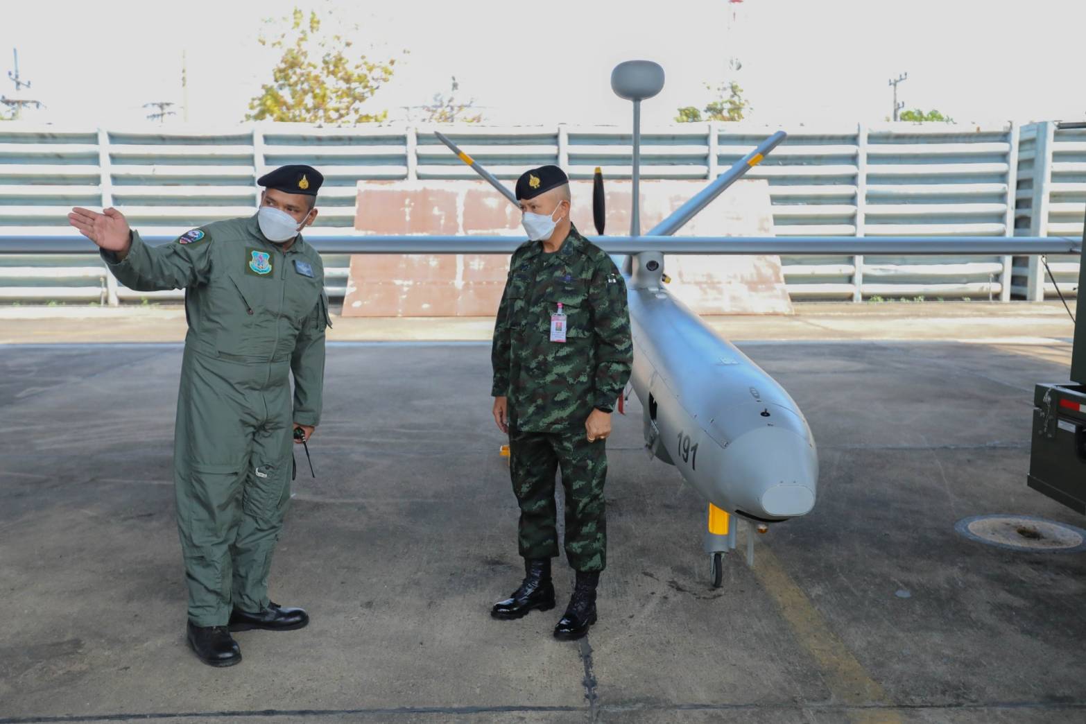 บก.คฟป.ทภ.3 สน.เตรียมความพร้อมอากาศยานไร้คนขับ UAV รุ่น Hermes 450 (เฮอร์เมส)เพื่อใช้ในการบินลาดตะเวนตรวจจุดความร้อน ก่อนนำกำลังภาคพื้นเข้าดับไฟ