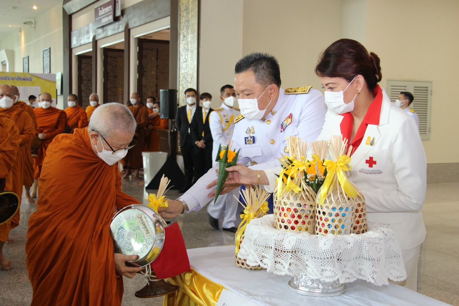 ผู้ว่าราชการจังหวัดเชียงใหม่ นำพสกนิกรร่วมพิธีทำบุญตักบาตรถวายเป็นพระราชกุศล เนื่องในโอกาสวันเฉลิมพระชนมพรรษา พระบาทสมเด็จพระเจ้าอยู่หัว 28 กรกฎาคม 2566