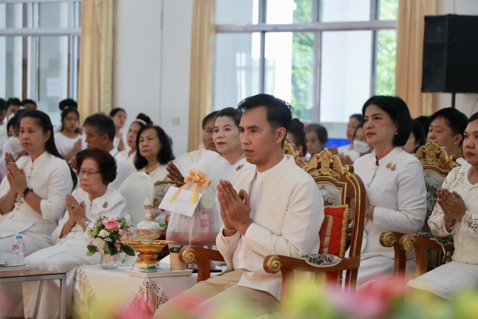 จ.เชียงใหม่ จัดพิธีทำบุญตักบาตรในวันธรรมสวนะ  พร้อมเปิดโครงการวิปัสสนาเพื่อคนทั้งมวล เฉลิมพระเกียรติพระบาทสมเด็จพระเจ้าอยู่หัว ให้เยาวชนเข้าใจถึงหลักการปฏิบัติธรรม